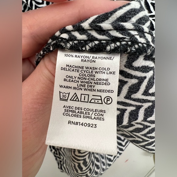 *SOLD* LOFT Chevron Ruffle Tie Shell - Picture 3 of 4